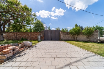 Prodej rodinného domu 109 m² s pozemkem 685 m² v klidné části obce Božice - Prodej domu 109 m², Božice