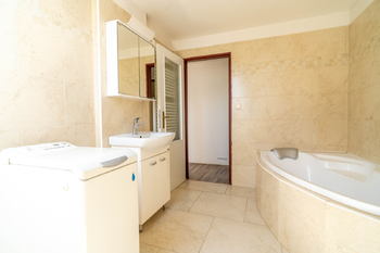 Prodej domu 1477 m², Benešov u Semil