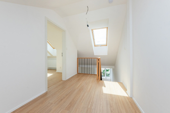 4. Galerie v 8. NP a schodiště do 7. NP - Prodej bytu 3+kk v osobním vlastnictví 72 m², Praha 3 - Žižkov