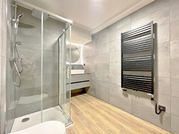 koupelna s wc - Pronájem bytu 2+kk v osobním vlastnictví 56 m², České Budějovice
