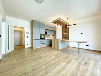 obývací pokoj s kuchyní - Pronájem bytu 2+kk v osobním vlastnictví 56 m², České Budějovice 