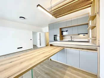 obývací pokoj s kuchyní - Pronájem bytu 2+kk v osobním vlastnictví 56 m², České Budějovice