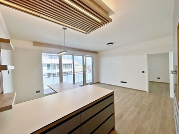 obývací pokoj s kuchyní - Pronájem bytu 2+kk v osobním vlastnictví 56 m², České Budějovice