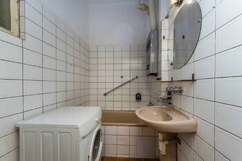 8. Koupelna - Pronájem bytu 2+1 v osobním vlastnictví 49 m², Praha 10 - Strašnice