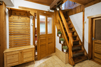 schodiště do podkroví - Prodej chaty / chalupy 200 m², Radkov