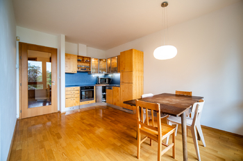 Jídelna + KK - Prodej bytu 2+kk v osobním vlastnictví 53 m², Praha 5 - Smíchov 