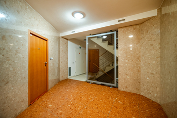 Společné prostory - Prodej bytu 2+kk v osobním vlastnictví 53 m², Praha 5 - Smíchov