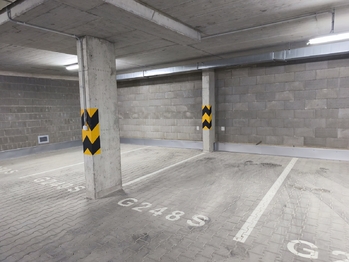Parkovací stání v garážích.  - Pronájem bytu 2+kk v družstevním vlastnictví 50 m², Praha 9 - Vysočany