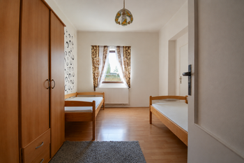 Přední dům - pokoj 3 - Prodej domu 236 m², Hradec Králové