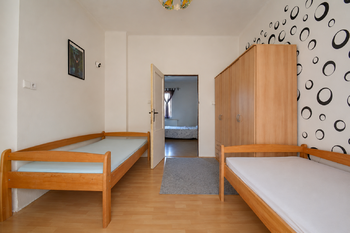 Přední dům - pokoj 3 - Prodej domu 236 m², Hradec Králové