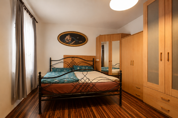 Zadní dům - pokoj 2 - Prodej domu 236 m², Hradec Králové