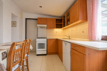 Kuchyň - Prodej domu 236 m², Hradec Králové