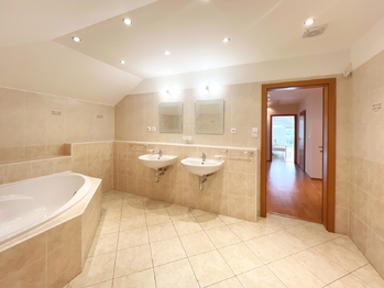 Prodej domu 275 m², Zdiby