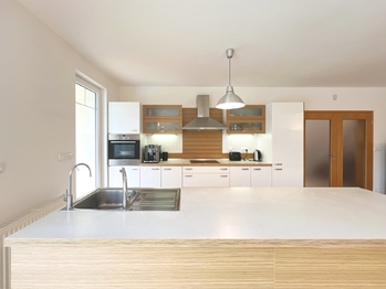 Prodej domu 275 m², Zdiby