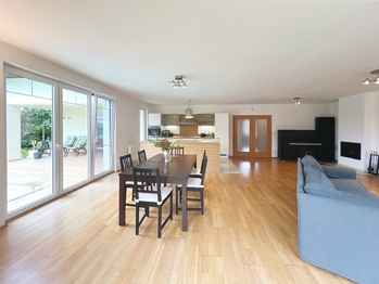Prodej domu 275 m², Zdiby