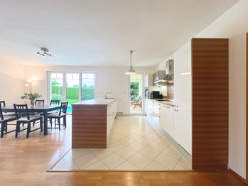 Prodej domu 275 m², Zdiby
