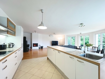 Prodej domu 275 m², Zdiby