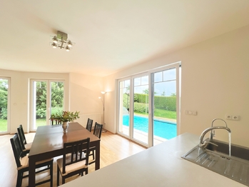 Prodej domu 275 m², Zdiby