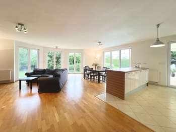 Prodej domu 275 m², Zdiby