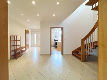 Prodej domu 275 m², Zdiby