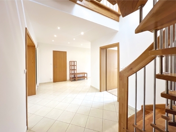 Prodej domu 275 m², Zdiby