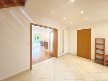 Prodej domu 275 m², Zdiby