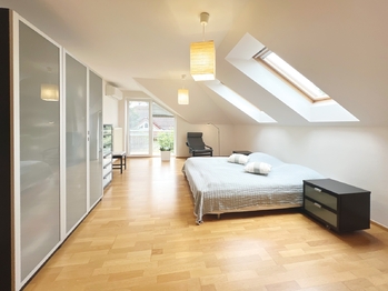 Prodej domu 275 m², Zdiby