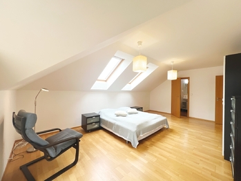Prodej domu 275 m², Zdiby