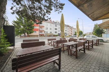 letní zahrádka foto 2 - Prodej kancelářských prostor 104 m², Brno