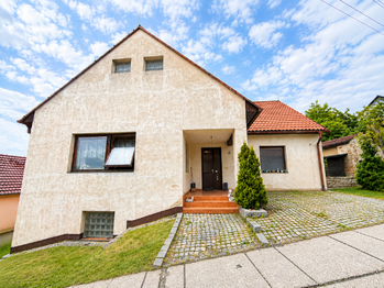 Prodej domu 192 m², Lužná