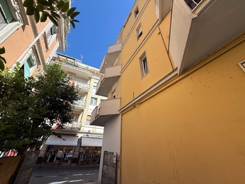 vchod na parkoviště - Prodej bytu 3+kk v osobním vlastnictví 75 m², Pescara