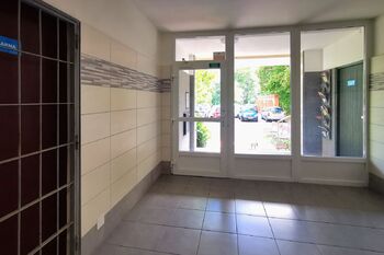 Vchod - vestibul - Pronájem bytu 3+1 v osobním vlastnictví 78 m², Brno