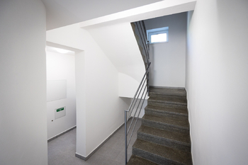 Chodba domu - Pronájem bytu 1+kk v osobním vlastnictví 28 m², Brno