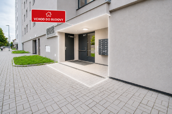 Vchod - Pronájem bytu 2+kk v osobním vlastnictví 40 m², Pardubice