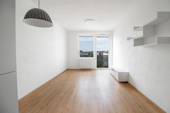 Obývací pokoj s kuchyňským koutem - Pronájem bytu 2+kk v osobním vlastnictví 40 m², Pardubice