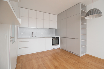 Obývací pokoj s kuchyňským koutem - Pronájem bytu 2+kk v osobním vlastnictví 40 m², Pardubice