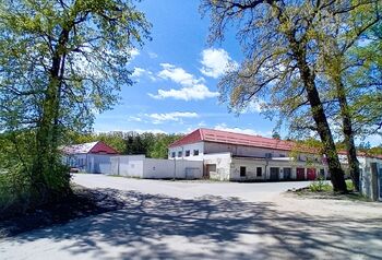 Pohled na areál od střední školy. - Pronájem skladovacích prostor, Hluboká nad Vltavou