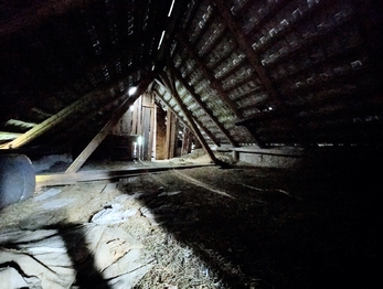 tajemná půda ... - Prodej domu 70 m², Okrouhlice