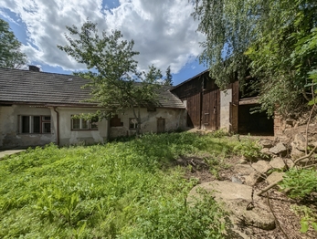 uzavřený dvorek ... - Prodej domu 70 m², Okrouhlice