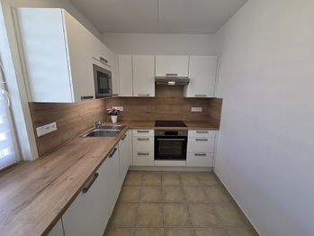Kuchyně - Pronájem bytu 3+1 v osobním vlastnictví 74 m², České Budějovice