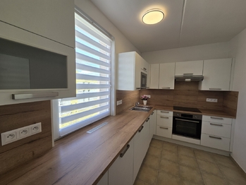 Kuchyně - Pronájem bytu 3+1 v osobním vlastnictví 74 m², České Budějovice