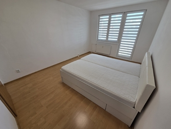 Ložnice se vstupem na lodžii - Pronájem bytu 3+1 v osobním vlastnictví 74 m², České Budějovice
