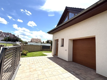 Dům s garáží - Pronájem domu 220 m², Praha 10 - Křeslice
