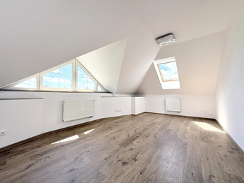 Ložnice 2 v 1.patře - Pronájem domu 220 m², Praha 10 - Křeslice