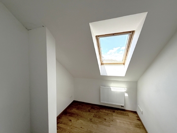 Ložnice 3 v 1.patře - Pronájem domu 220 m², Praha 10 - Křeslice