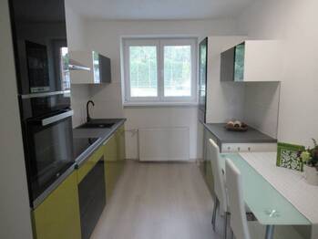 Celkový pohled do kuchyně - Pronájem bytu 2+1 v osobním vlastnictví 59 m², Příbram 