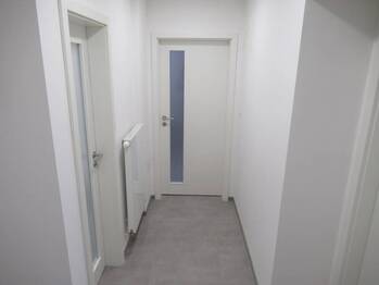 Pohled do chodby bytu  - Pronájem bytu 2+1 v osobním vlastnictví 59 m², Příbram