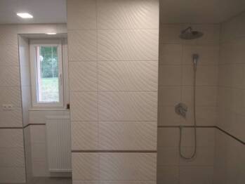 Pohled do sprchového koutu - Pronájem bytu 2+1 v osobním vlastnictví 59 m², Příbram