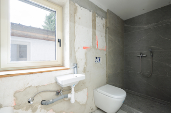 spodni koupelna - Prodej domu 95 m², Unhošť