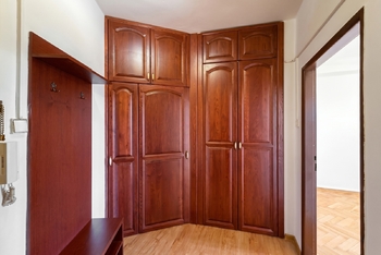 Předsíň se šatnou - Pronájem bytu 1+kk v osobním vlastnictví 34 m², Praha 9 - Libeň